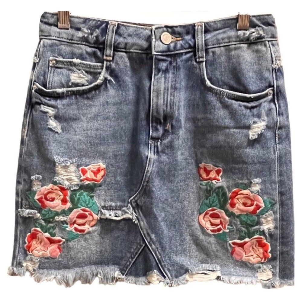 ZARA DENIM HIGH WAISTED FLORAL EMBROIDERED DISTRESSED CUT OFF MINI SKIRT SIZE S